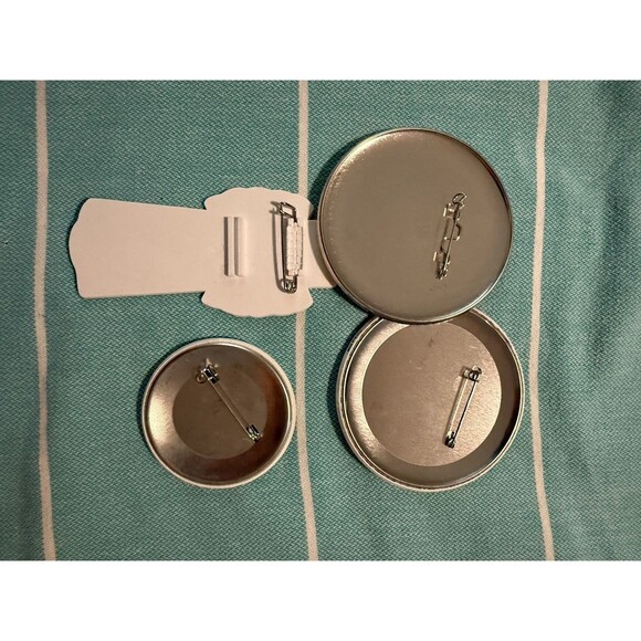 Vintage Avon Buttons Set Of 4 Collectible Buttons -Avon Advertisement - Picture 6 of 6